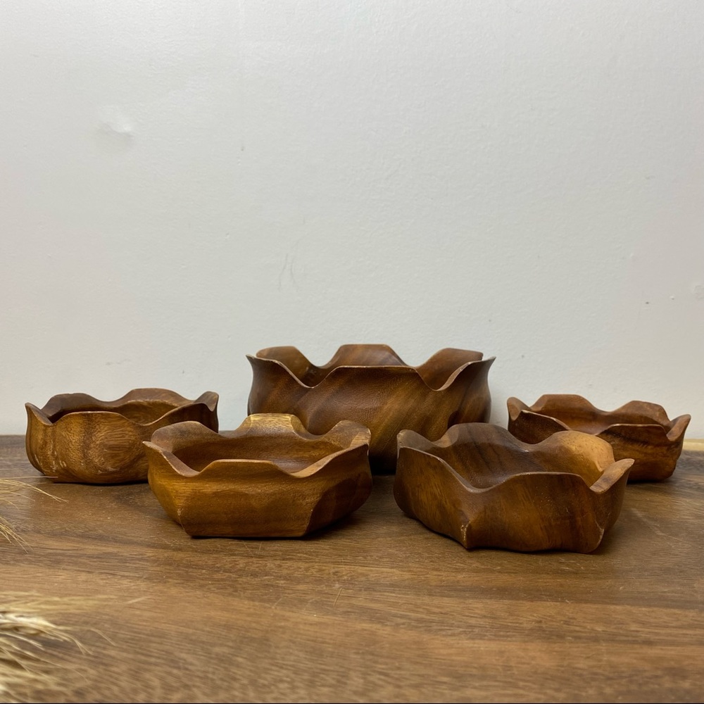 Flower Petal Carved Wood Monkey Pod Bowl Serving Set - Picture 4 of 12
